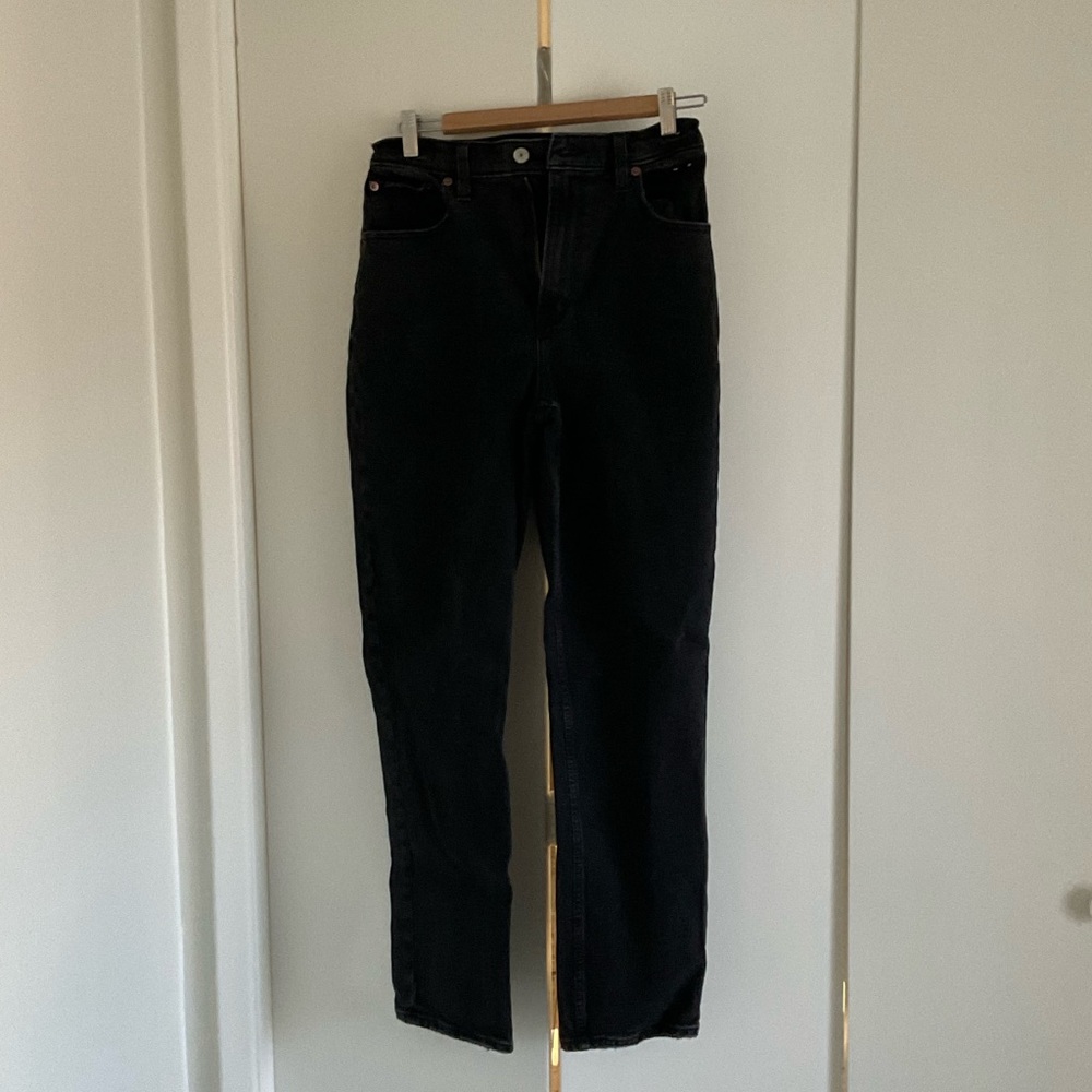 A&F Curve Love 90s Ultra High Rise Straight Jeans (28)
